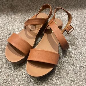 Women’s Cushionaire Sandals Size 8